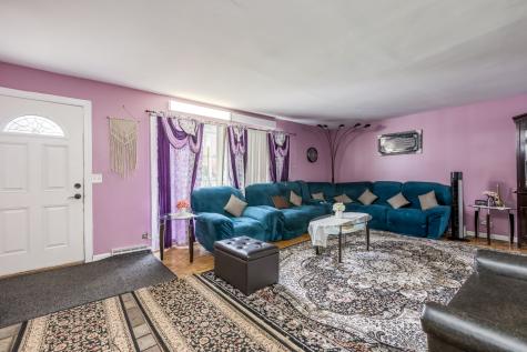 8828 Dee Road Des Plaines IL 60016