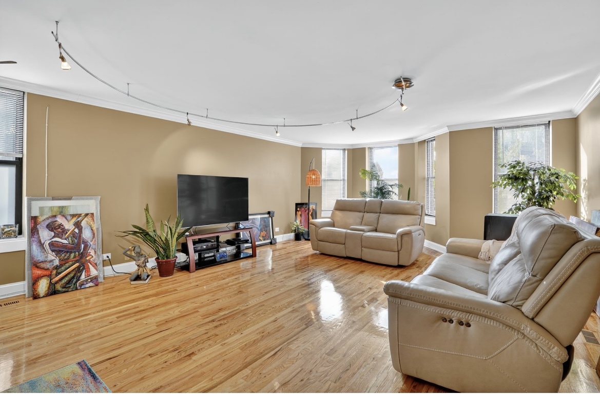 4953 South Michigan Avenue Chicago IL 60615