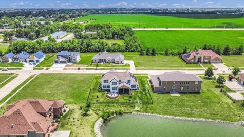 604 Cayman Way Savoy IL 61874