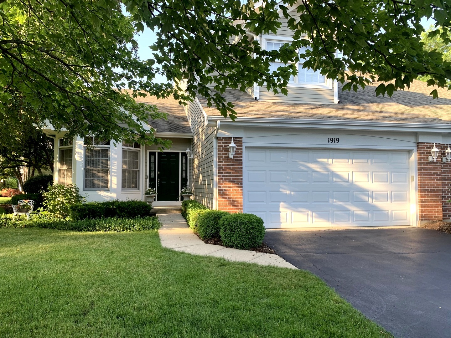 1919 Waverly Circle St. Charles IL 60174