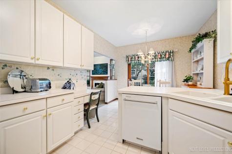 1919 Waverly Circle St. Charles IL 60174
