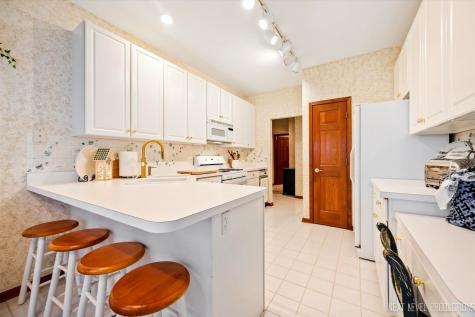 1919 Waverly Circle St. Charles IL 60174