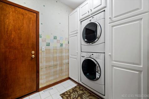 1919 Waverly Circle St. Charles IL 60174
