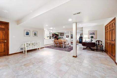 1919 Waverly Circle St. Charles IL 60174