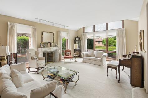 2445 Vicki Lane Northbrook IL 60062