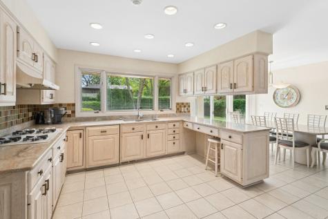 2445 Vicki Lane Northbrook IL 60062