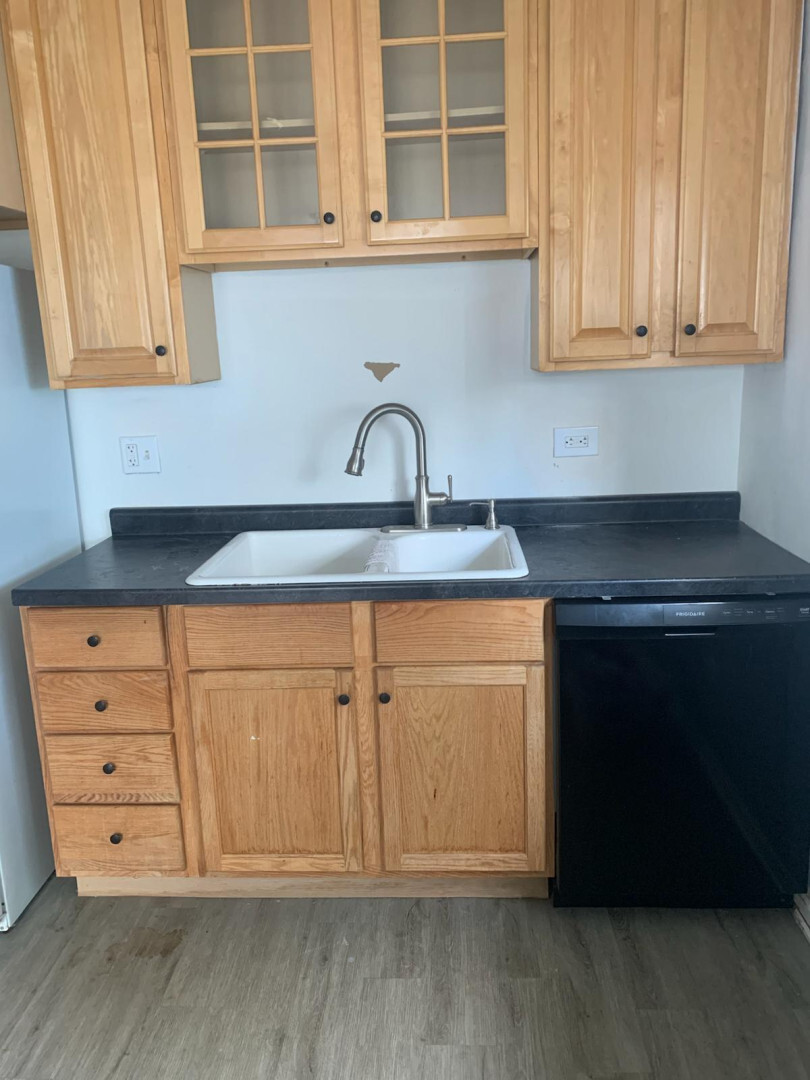 1073 Foxworth Boulevard Lombard IL 60148