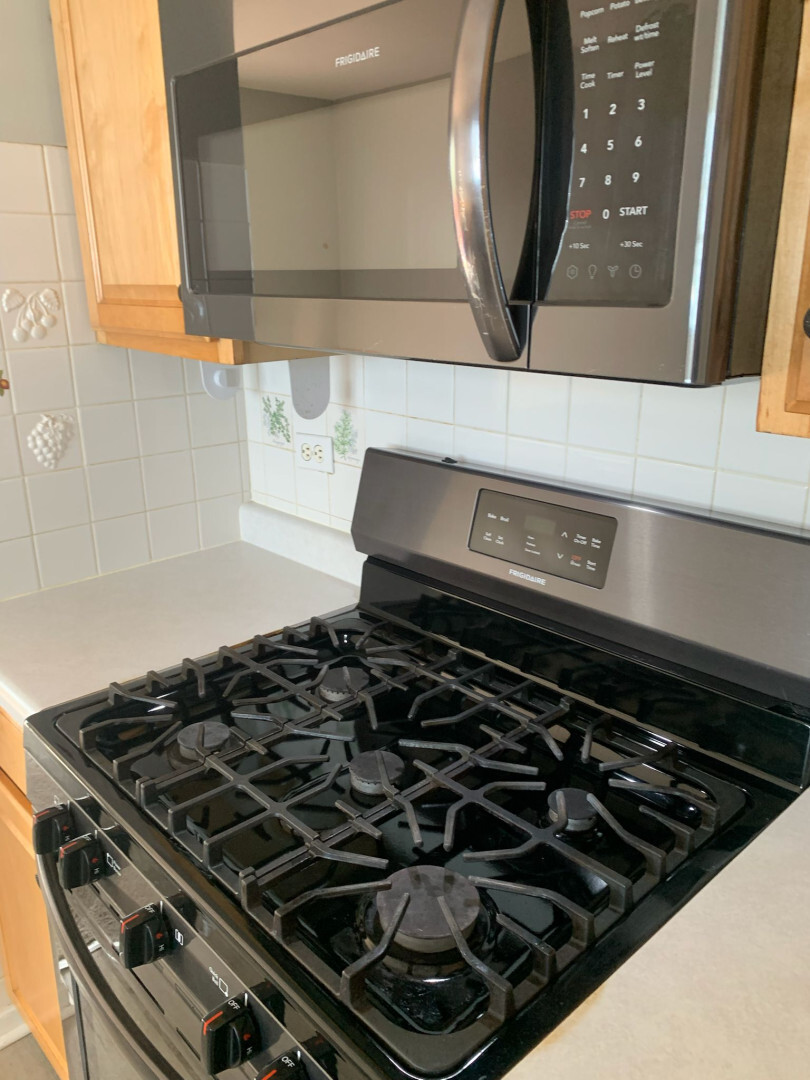 1073 Foxworth Boulevard Lombard IL 60148