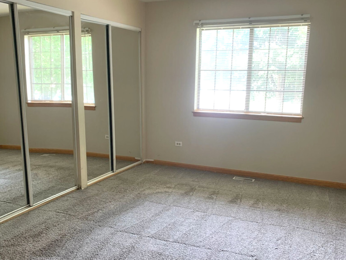 1073 Foxworth Boulevard Lombard IL 60148