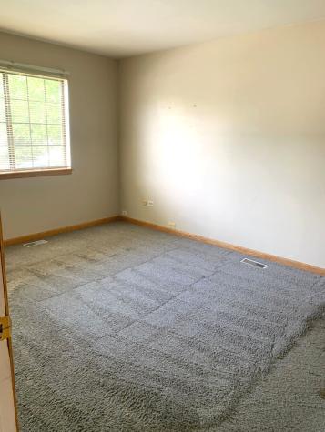 1073 Foxworth Boulevard Lombard IL 60148