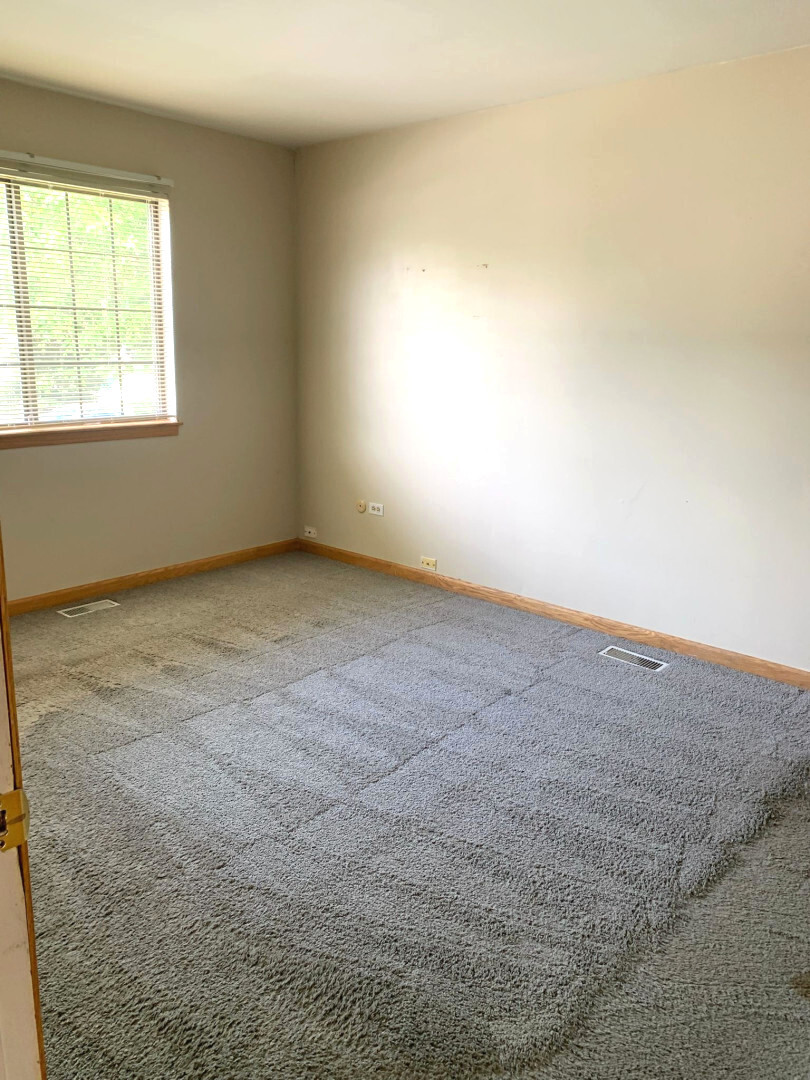 1073 Foxworth Boulevard Lombard IL 60148