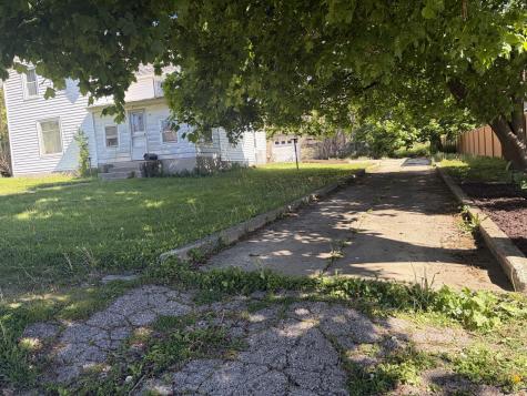 706 Dewey Street Harvard IL 60033