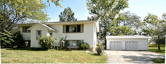 1665 Country Road 300e Bethany IL 61914