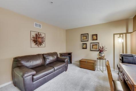 934 Tuscany Drive Streamwood IL 60107