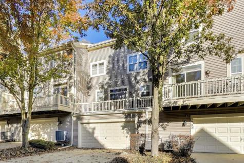 934 Tuscany Drive Streamwood IL 60107