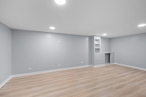 6207 West Eastwood Avenue Chicago IL 60630