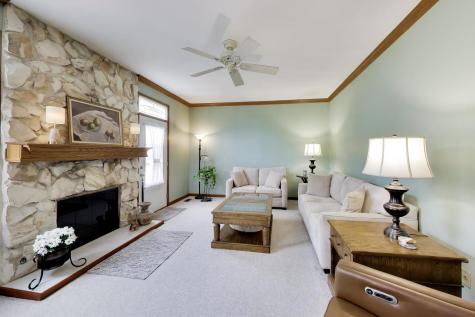 524 Edinburgh Lane West Dundee IL 60118