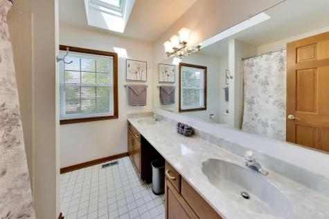 524 Edinburgh Lane West Dundee IL 60118