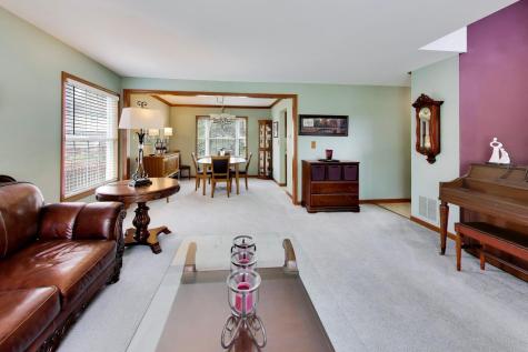 524 Edinburgh Lane West Dundee IL 60118