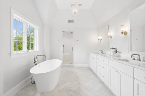 28 Aberdeen Court Bannockburn IL 60015