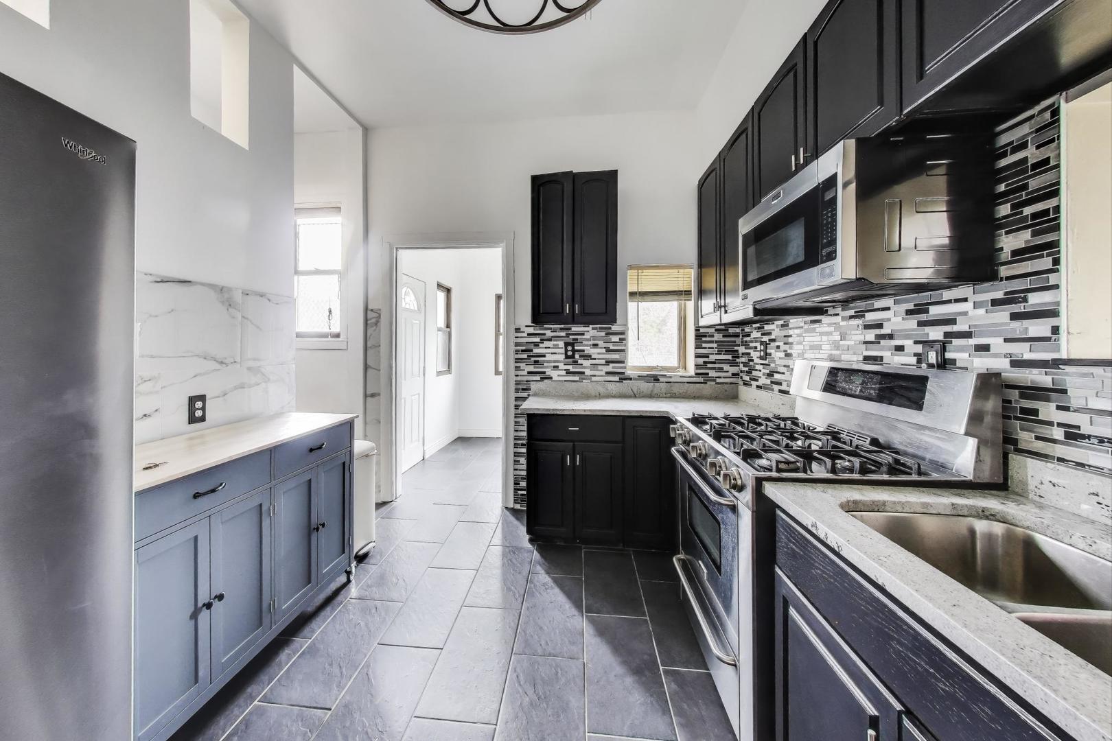 928 East 46th Street Chicago IL 60653