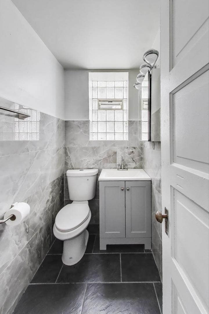 928 East 46th Street Chicago IL 60653