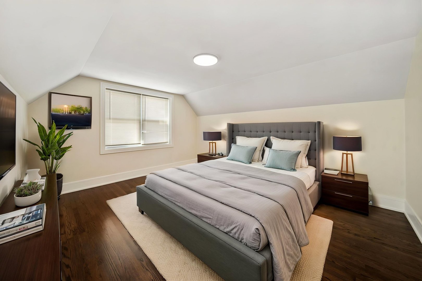 10235 South Rhodes Avenue Chicago IL 60628