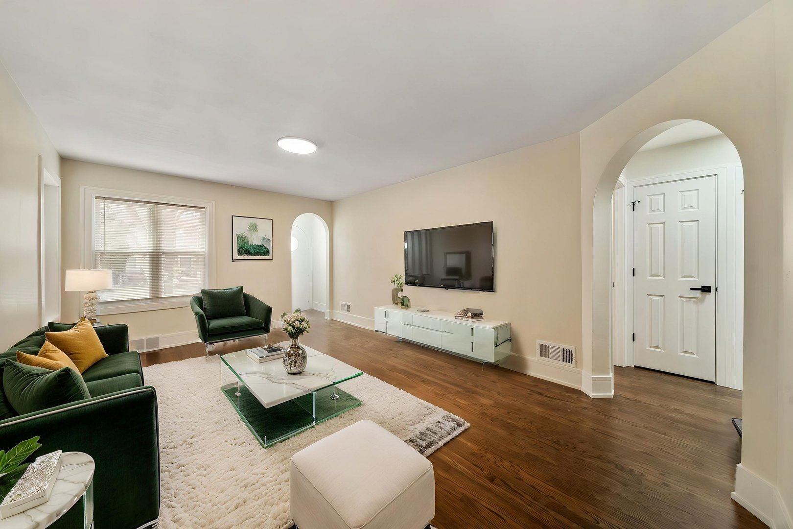 10235 South Rhodes Avenue Chicago IL 60628