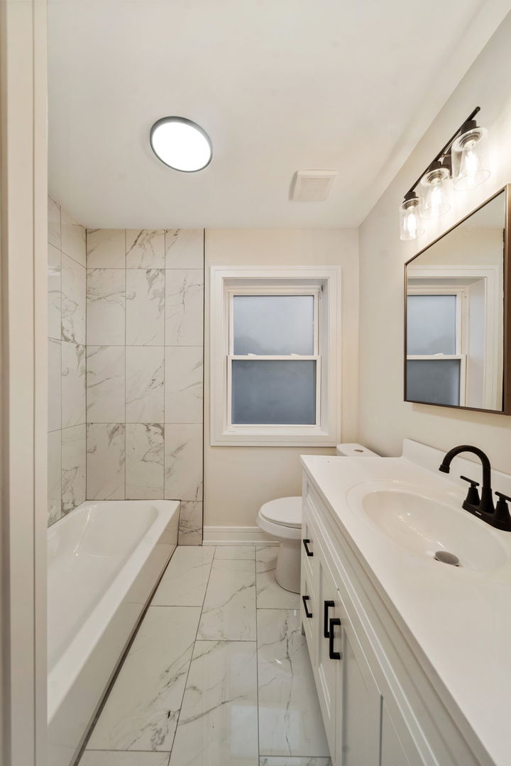 10235 South Rhodes Avenue Chicago IL 60628