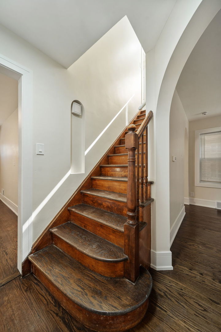 10235 South Rhodes Avenue Chicago IL 60628