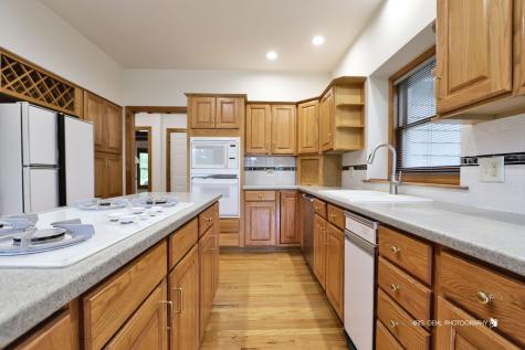 1127 Courtland Place Aurora IL 60502