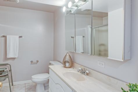 1094 Vista Drive Gurnee IL 60031