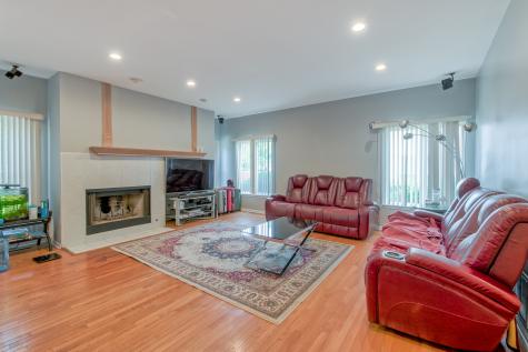 1094 Vista Drive Gurnee IL 60031