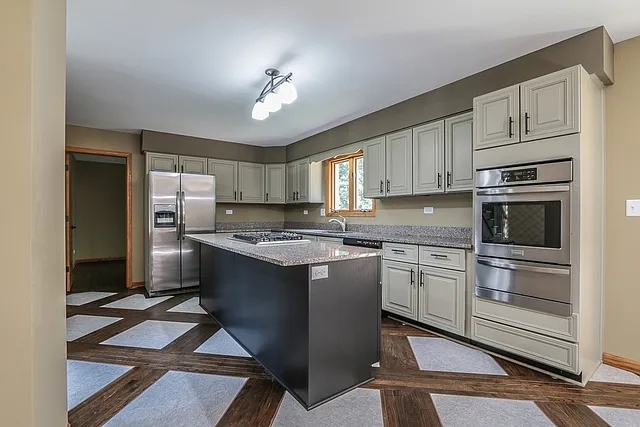 6 Allegheny Court Bolingbrook IL 60440