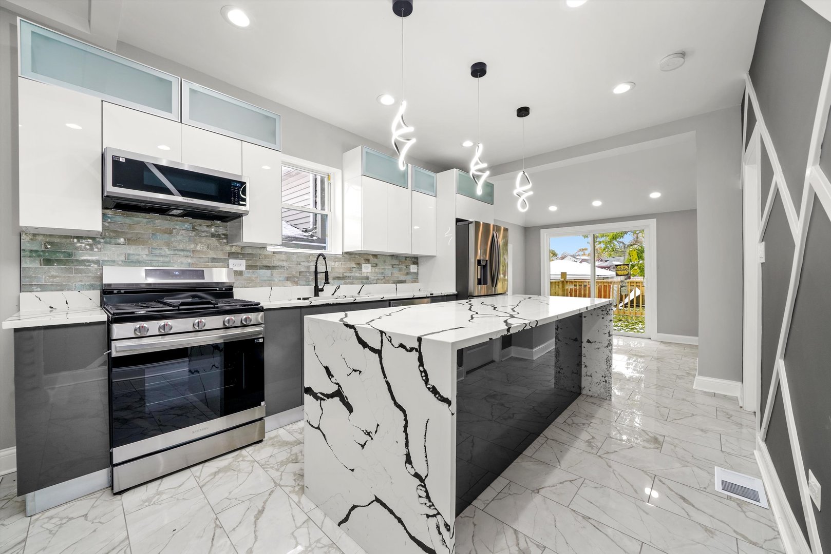 7918 South Anthony Avenue Chicago IL 60619