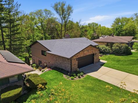 5017 Brookview Road Rockford IL 61107