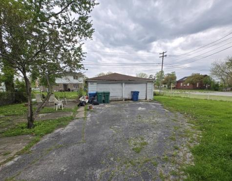 609 East 152nd Street Phoenix IL 60426