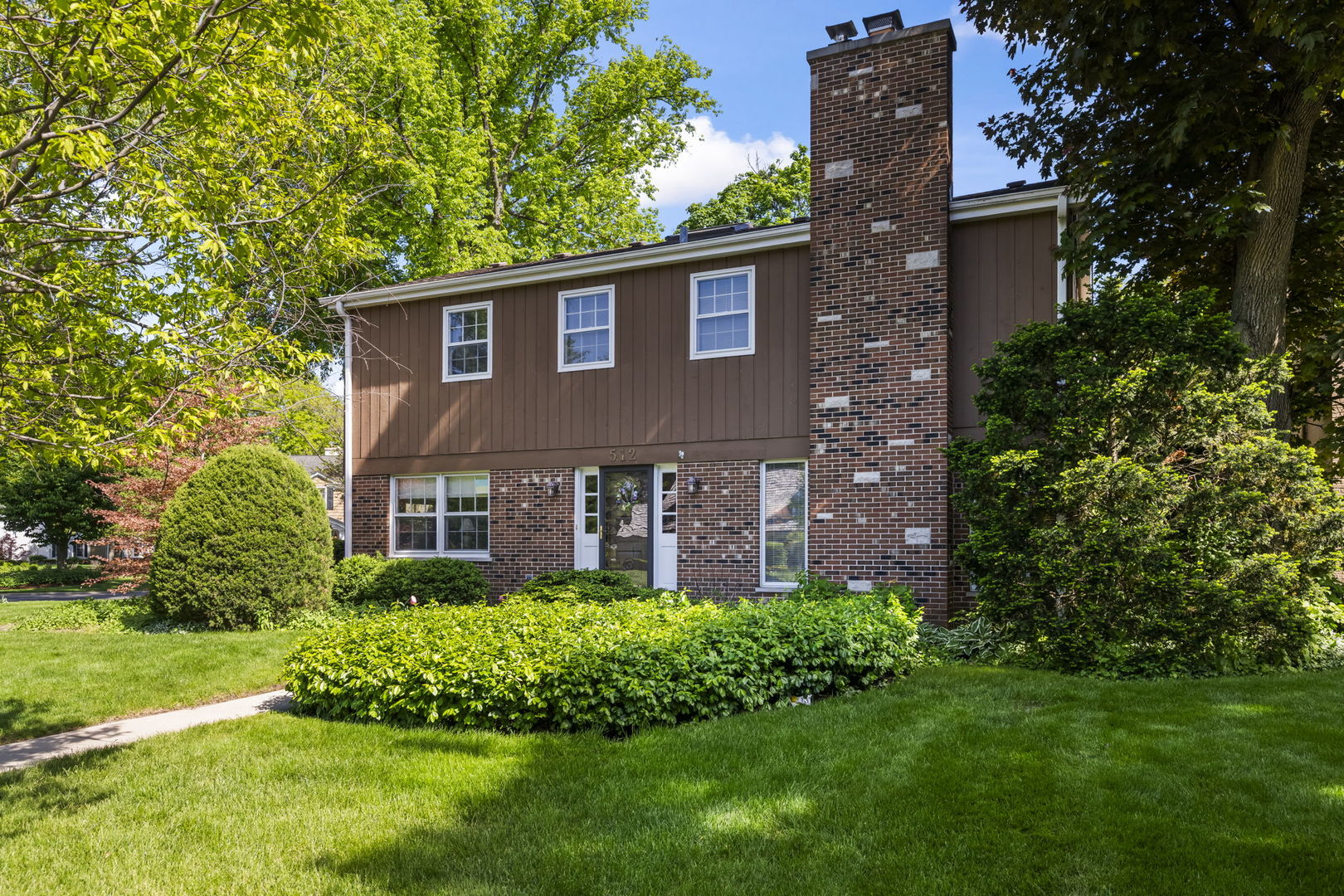 512 South Bristol Lane Arlington Heights IL 60005