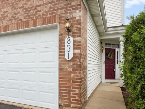 831 Stuarts Drive St. Charles IL 60174