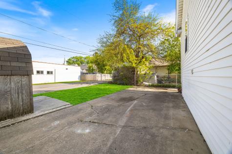 1107 Victoria Avenue North Chicago IL 60064