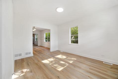 1107 Victoria Avenue North Chicago IL 60064