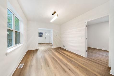 1107 Victoria Avenue North Chicago IL 60064