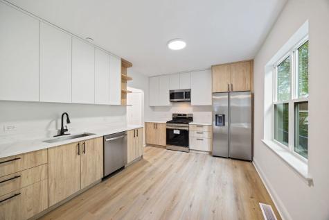 1107 Victoria Avenue North Chicago IL 60064