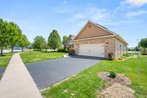 1418 Beach Lane Sycamore IL 60178