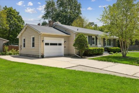 11 Logan Avenue Geneva IL 60134