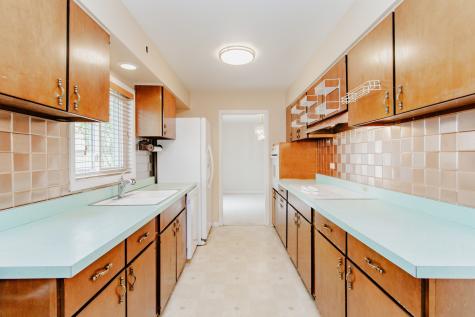 818 Leahy Circle Des Plaines IL 60016