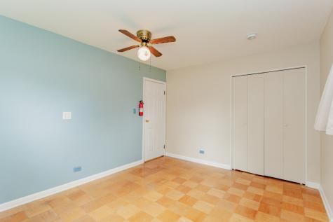 818 Leahy Circle Des Plaines IL 60016