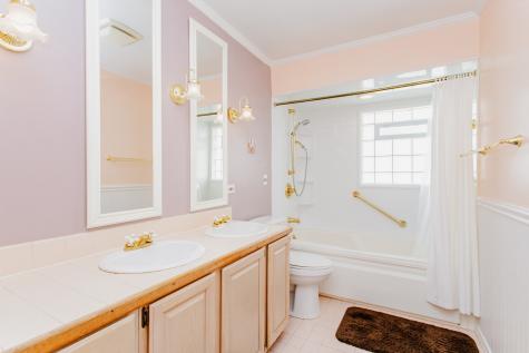 818 Leahy Circle Des Plaines IL 60016