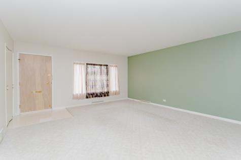 818 Leahy Circle Des Plaines IL 60016