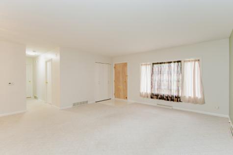 818 Leahy Circle Des Plaines IL 60016